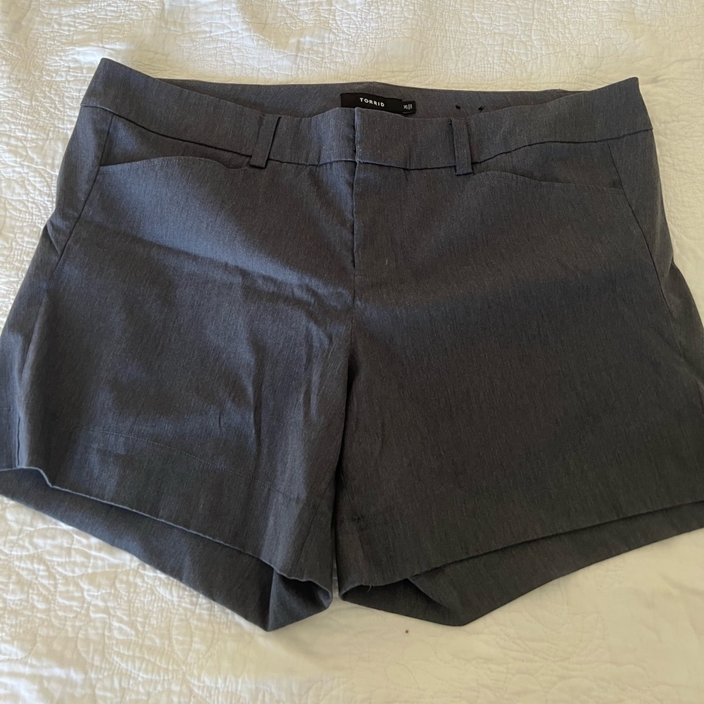 TORRID CHARCOAL SHORTS SIZE 26